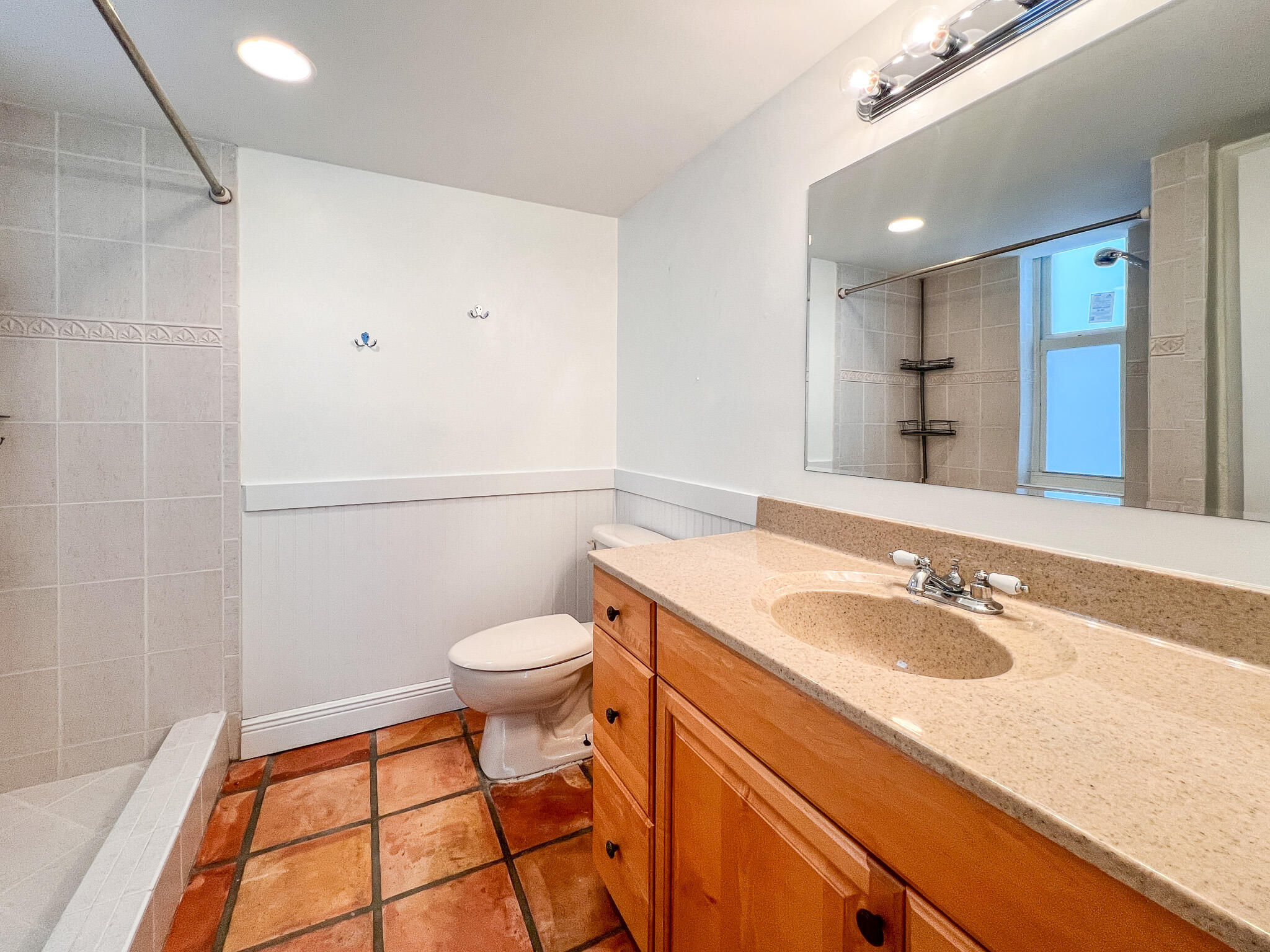188 Atlantic Boulevard, Unit B Key Largo, FL 33037 - Photo 19 of 22 Ensuite Bathroom