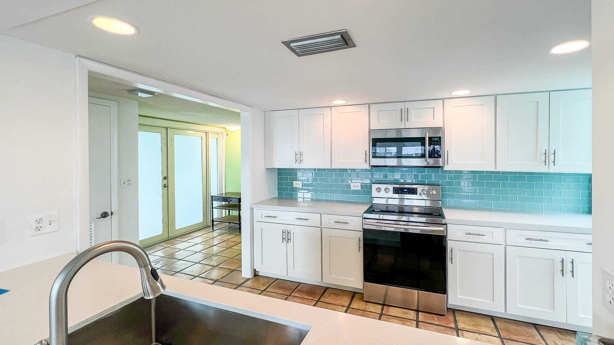 188 Atlantic Boulevard, Unit B Key Largo, FL 33037 - Photo 7 of 22 Kitchen