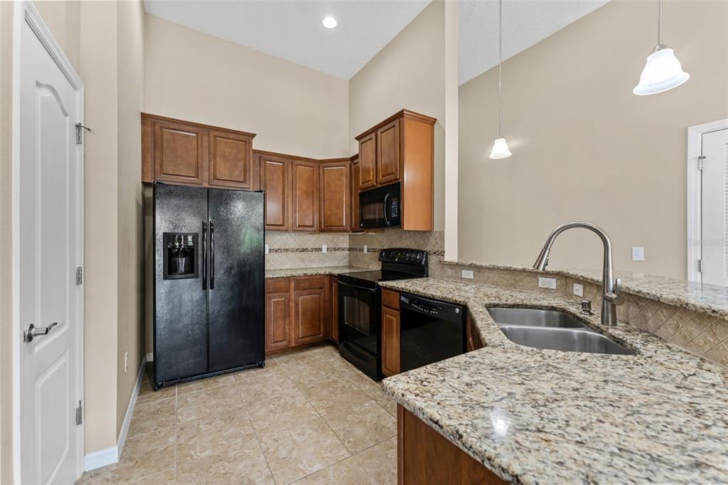 5717 Kingletsound Lithia, FL 33547 - Photo 9 of 28 Gallery Image 9