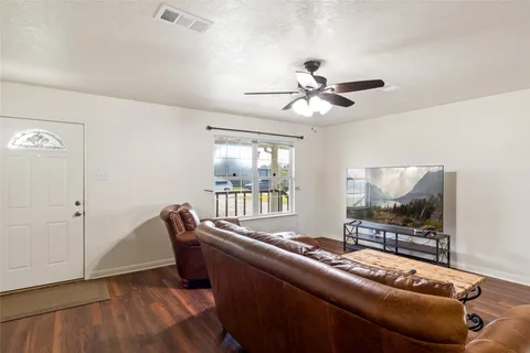 $335,000 | 17807 County Road 127, Pearland, TX 77581