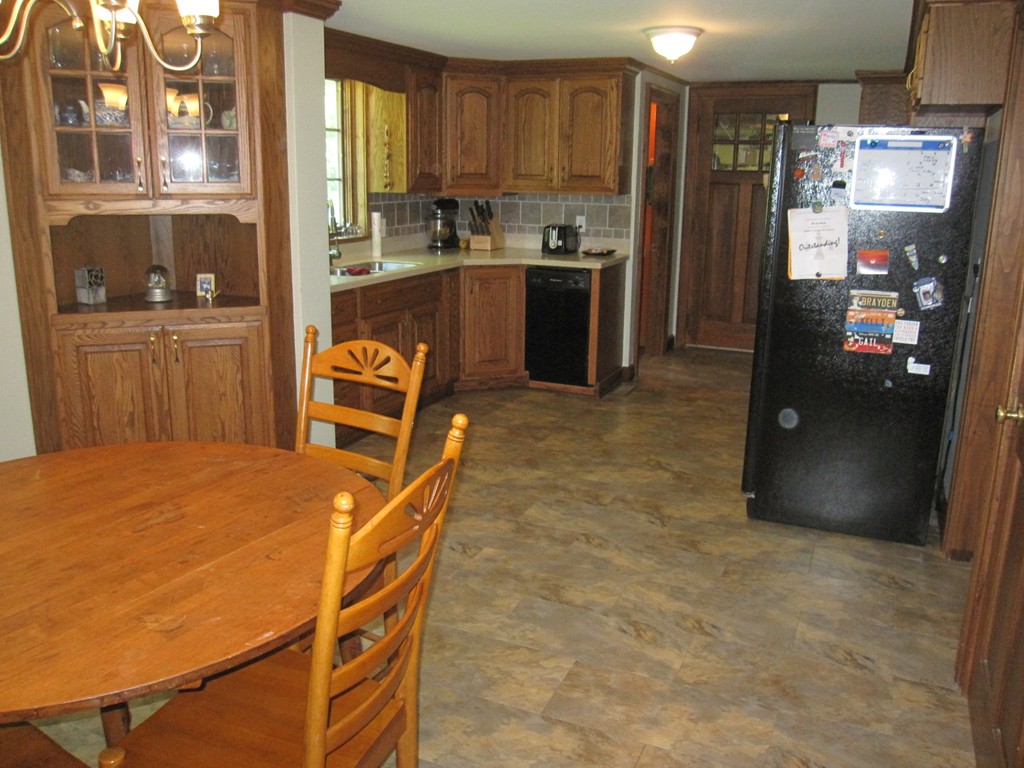 192 Plain Road Greenfield, MA 01301 - Photo 6 of 24 Gallery Image 6