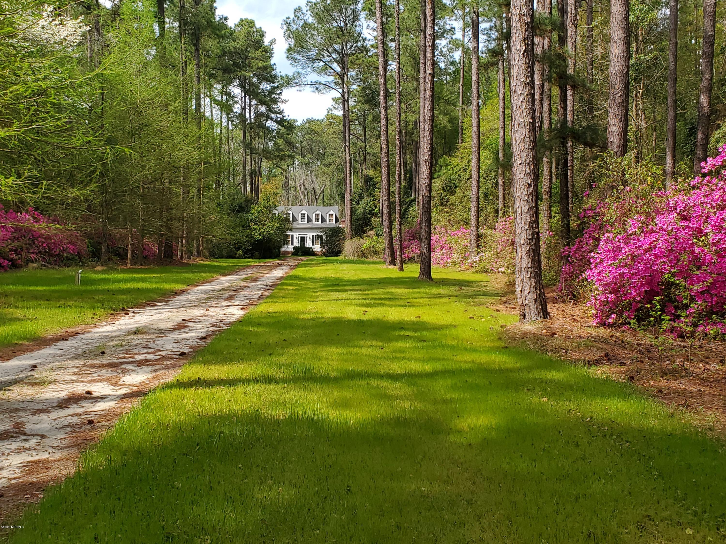 886 Golf Course Road Whiteville, NC 28472 - Photo 2 of 36 Driveway