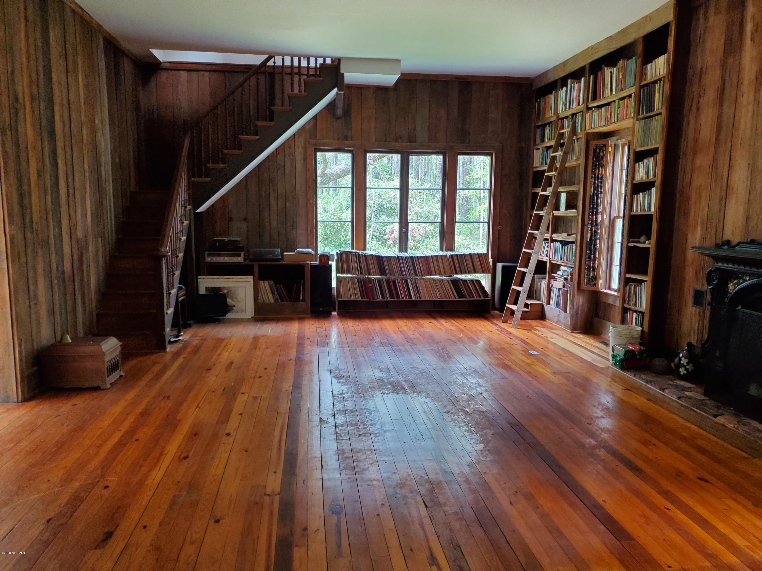 886 Golf Course Road Whiteville, NC 28472 - Photo 23 of 36 Living Room/Library