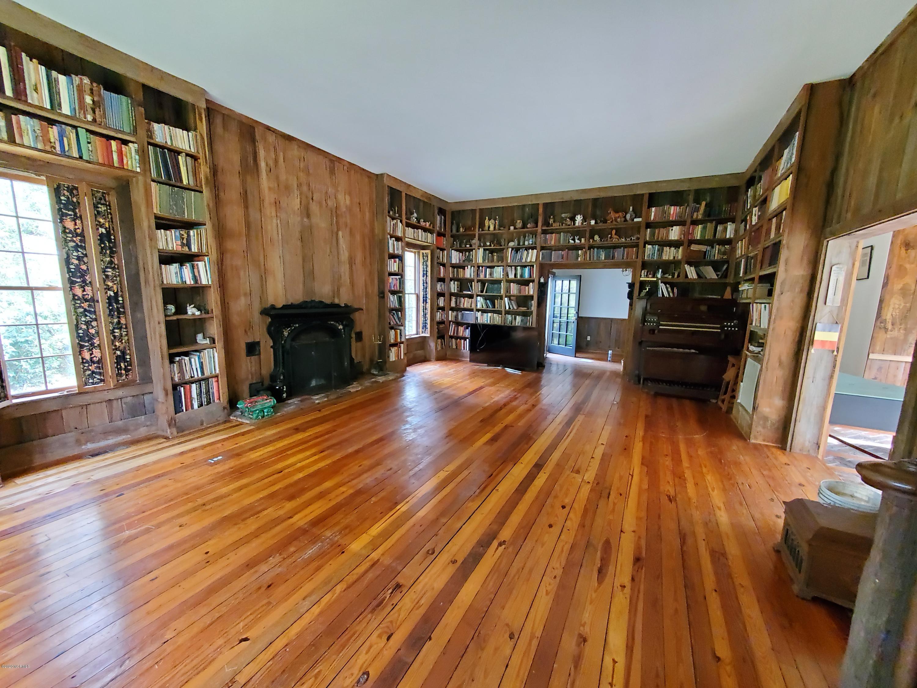 886 Golf Course Road Whiteville, NC 28472 - Photo 7 of 36 Living Room/Library