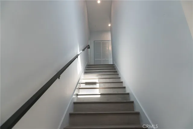 $3,995 | 6848 Encino Avenue, Van Nuys, CA 91406