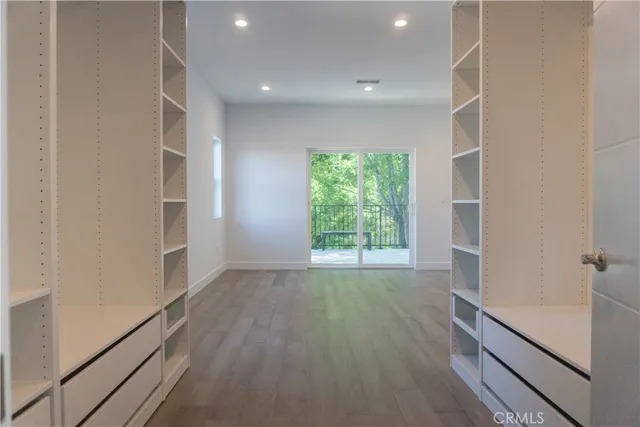 $3,995 | 6848 Encino Avenue, Van Nuys, CA 91406