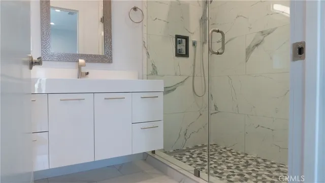 $3,995 | 6848 Encino Avenue, Van Nuys, CA 91406