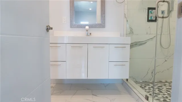 $3,995 | 6848 Encino Avenue, Van Nuys, CA 91406