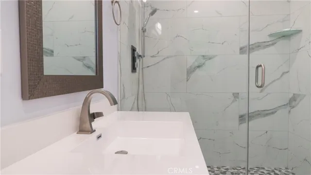 $3,995 | 6848 Encino Avenue, Van Nuys, CA 91406