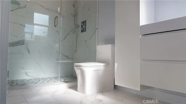 $3,995 | 6848 Encino Avenue, Van Nuys, CA 91406