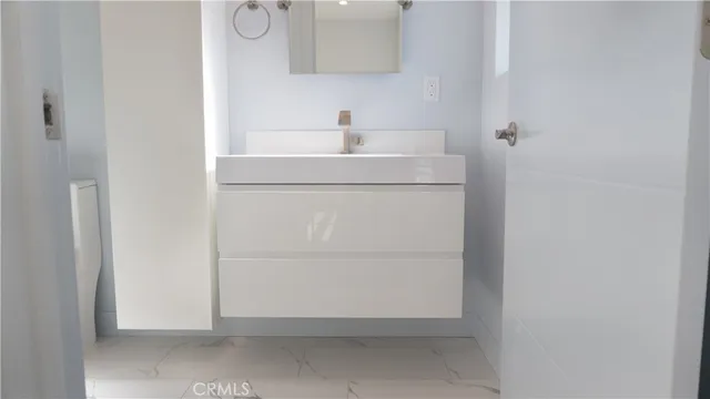 $3,995 | 6848 Encino Avenue, Van Nuys, CA 91406