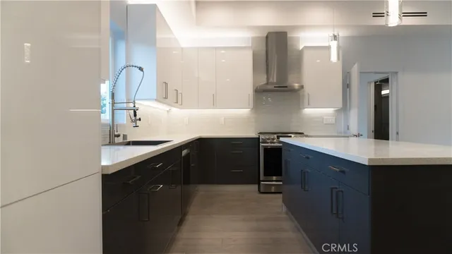 $3,995 | 6848 Encino Avenue, Van Nuys, CA 91406