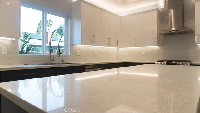 $3,995 | 6848 Encino Avenue, Van Nuys, CA 91406