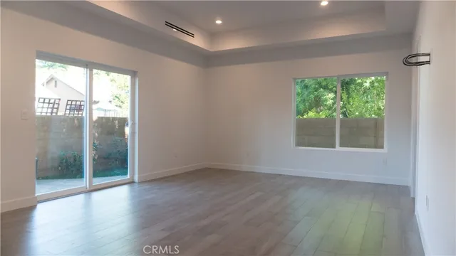 $3,995 | 6848 Encino Avenue, Van Nuys, CA 91406