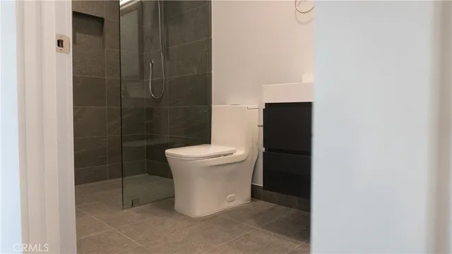 $3,995 | 6848 Encino Avenue, Van Nuys, CA 91406