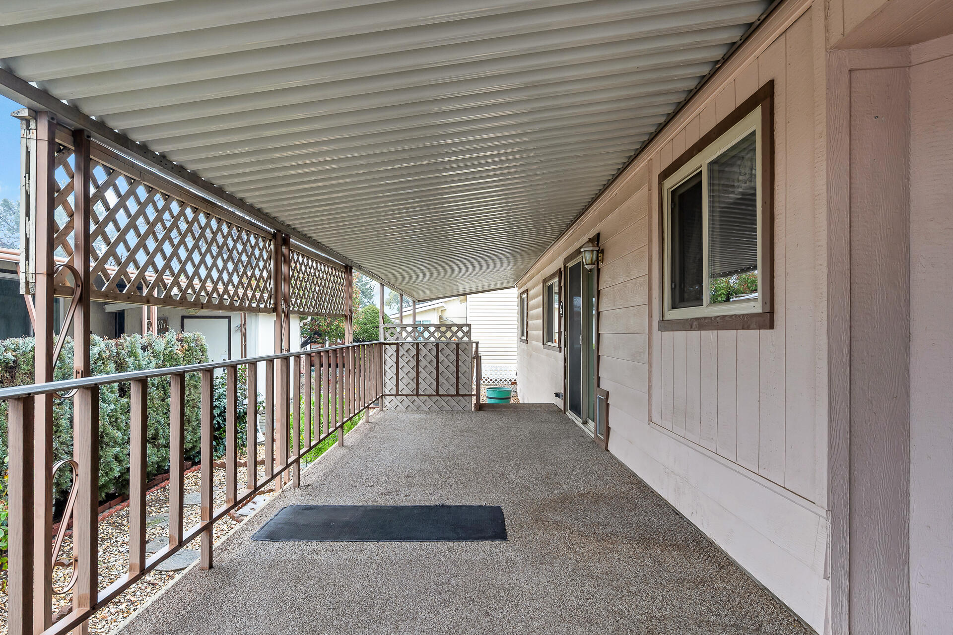 350 Gilmore Road, Unit SPC 88 Red Bluff, CA 96080 - Photo 25 of 31 Lg Covered Porch