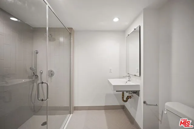 $6,195 | 10405 Louisiana Avenue, Unit 403, Los Angeles, CA 90025