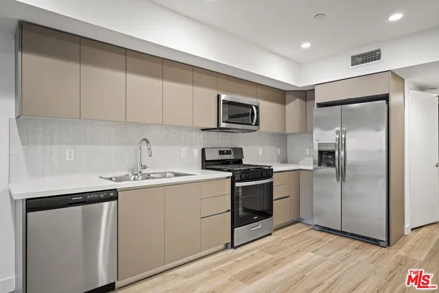 $6,195 | 10405 Louisiana Avenue, Unit 403, Los Angeles, CA 90025