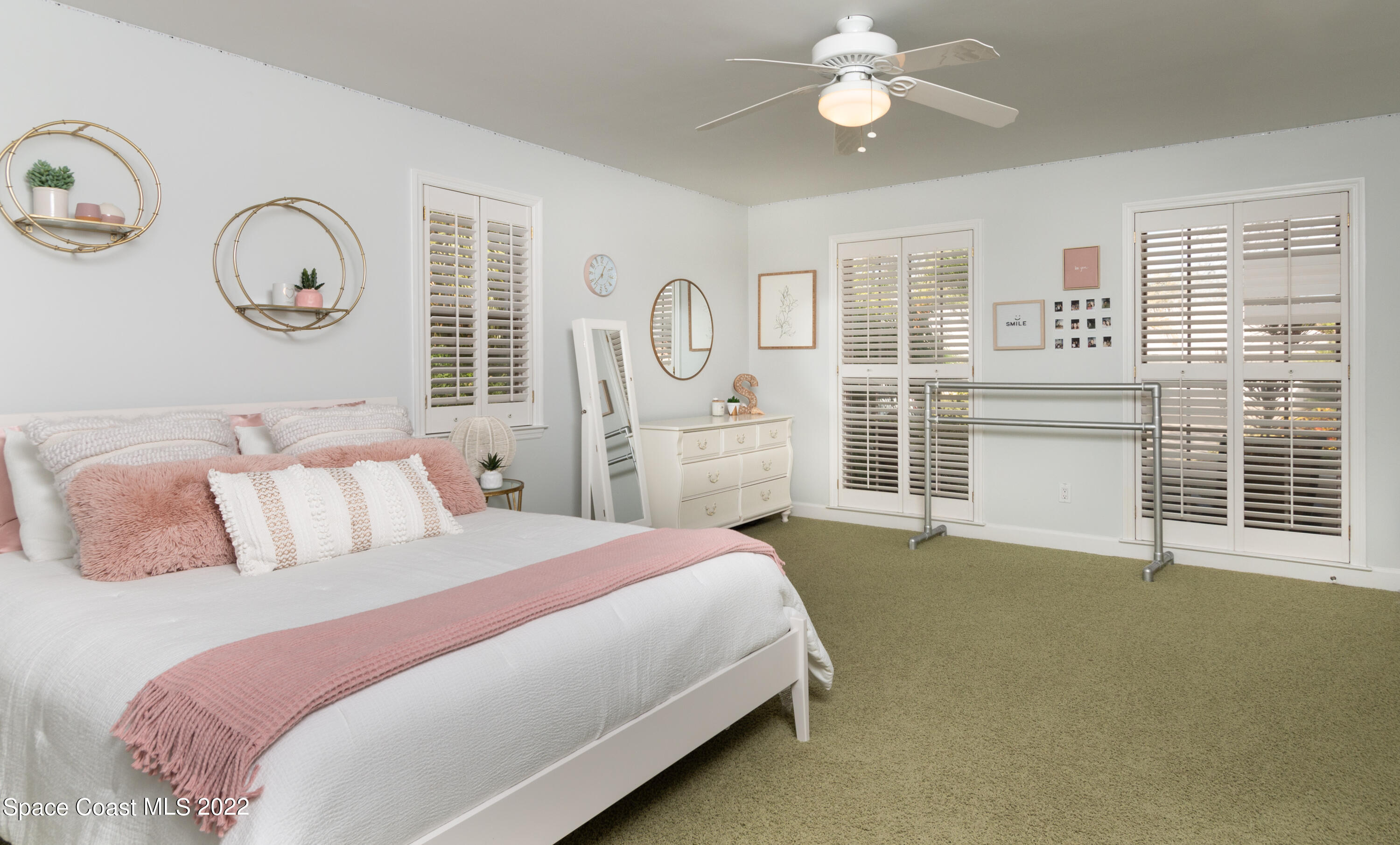 870 Kerry Downs Circle Melbourne, FL 32940 - Photo 26 of 41 a bedroom with a large bed and a chandelier