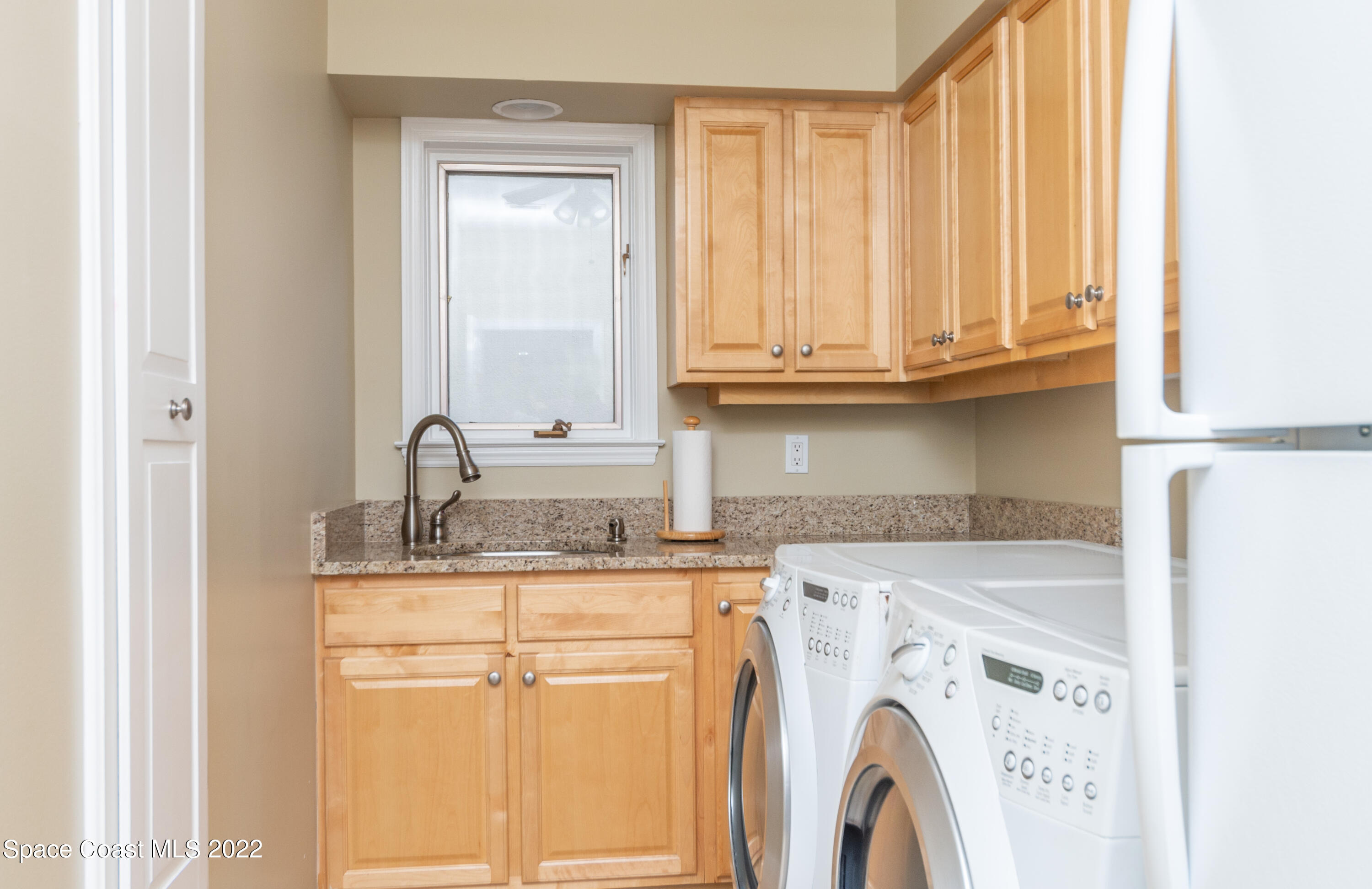 870 Kerry Downs Circle Melbourne, FL 32940 - Photo 29 of 41 a view of kitchen with washer and dryer