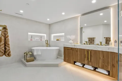 $3,995,000 | 3100 South Ocean Boulevard, Unit 201S, Palm Beach, FL 33480