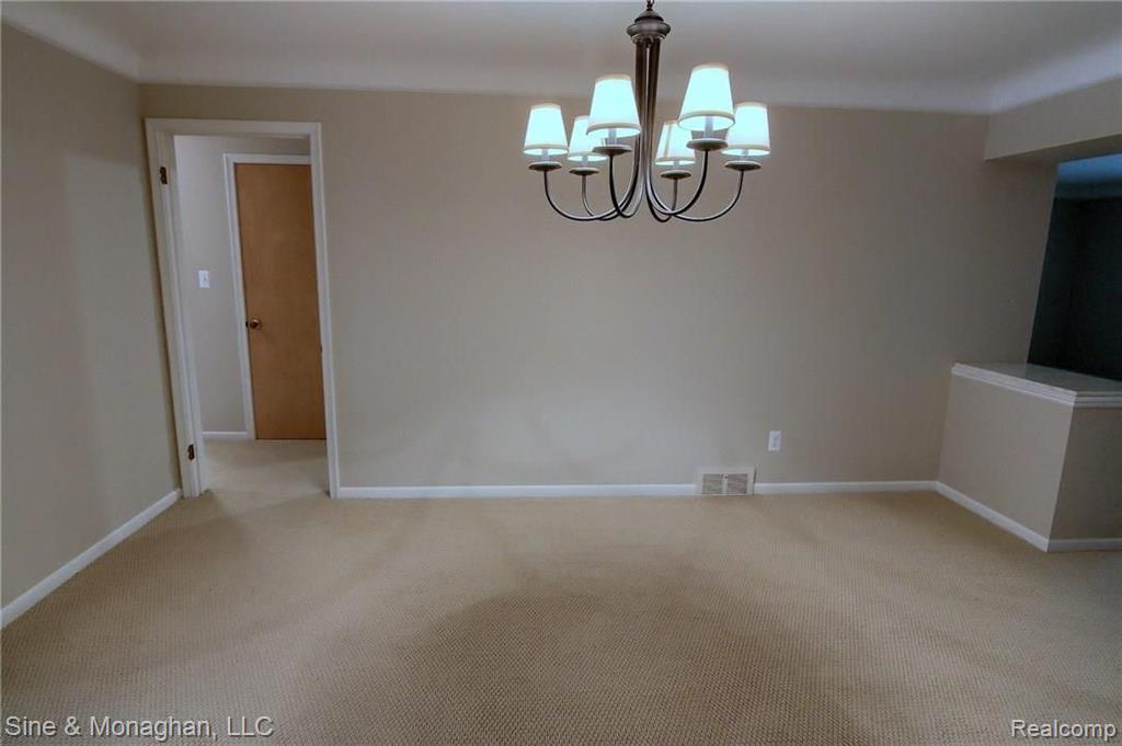 886 Harcourt Road Grosse Pointe Park, MI 48230 - Photo 9 of 39
