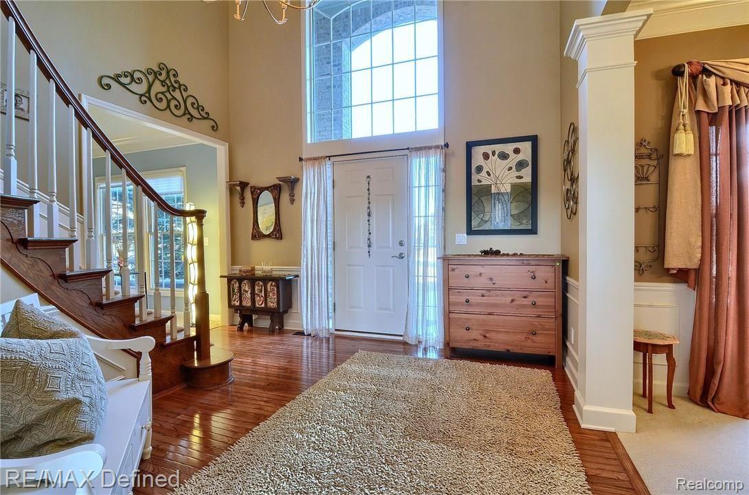 2447 Selkirk Street Rochester, MI 48306 - Photo 5 of 49 Foyer.jpg
