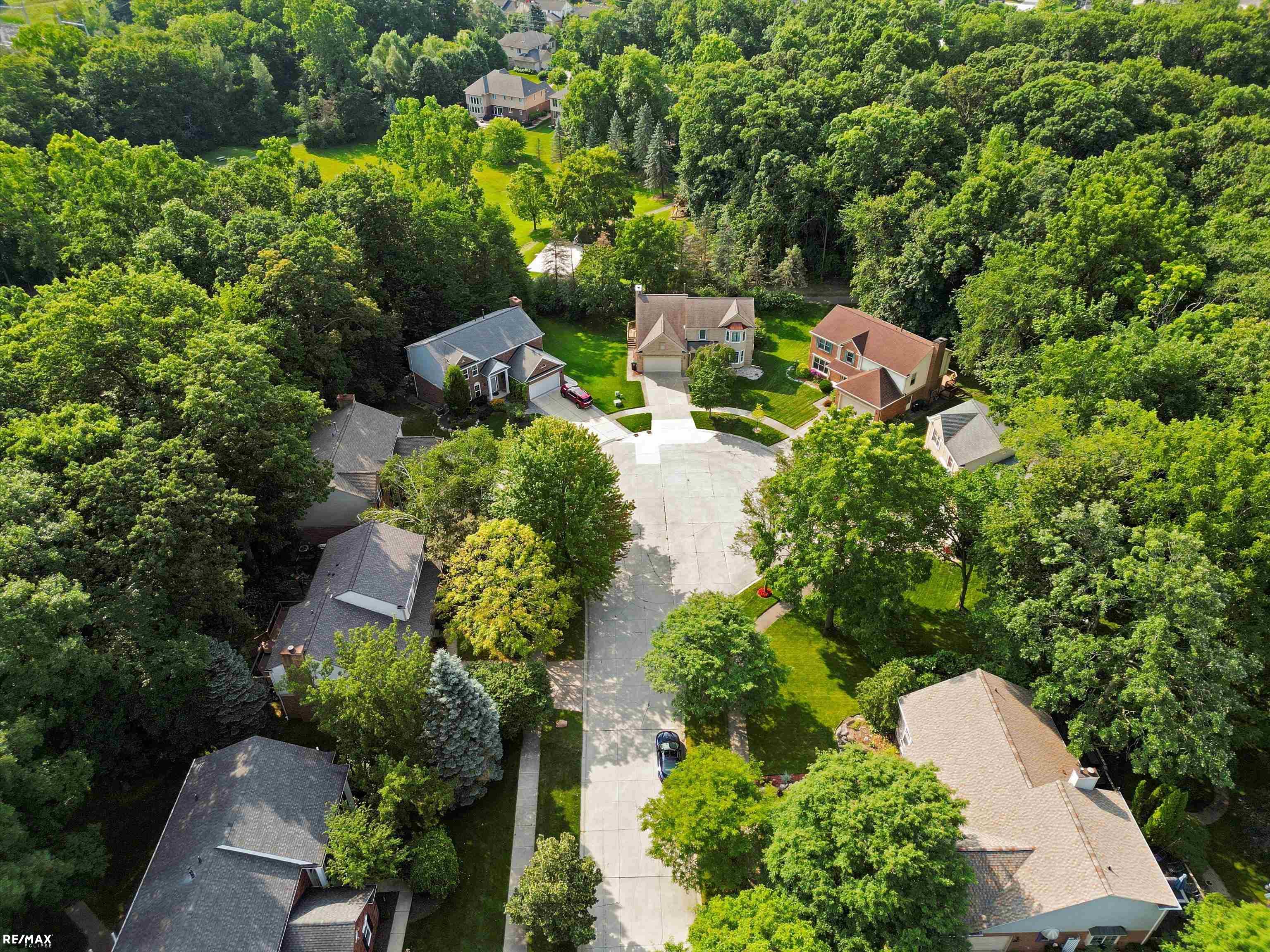 1275 Thames Court Rochester Hills, MI 48307 - Photo 5 of 43