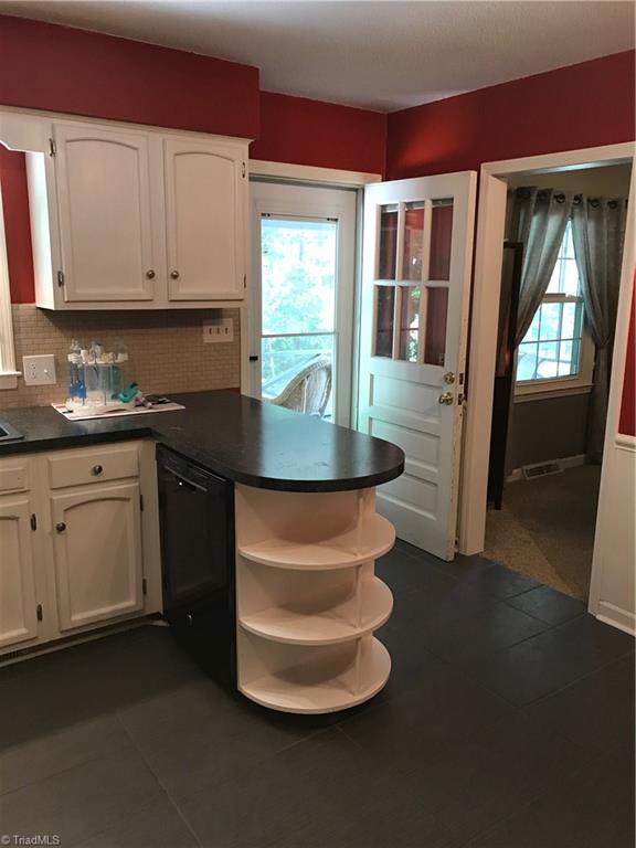 3216 Rolling Road High Point, NC 27265 - Photo 10 of 28