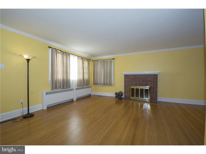 8011 Ridge Avenue Philadelphia, PA 19128 - Photo 2 of 18 Living Room