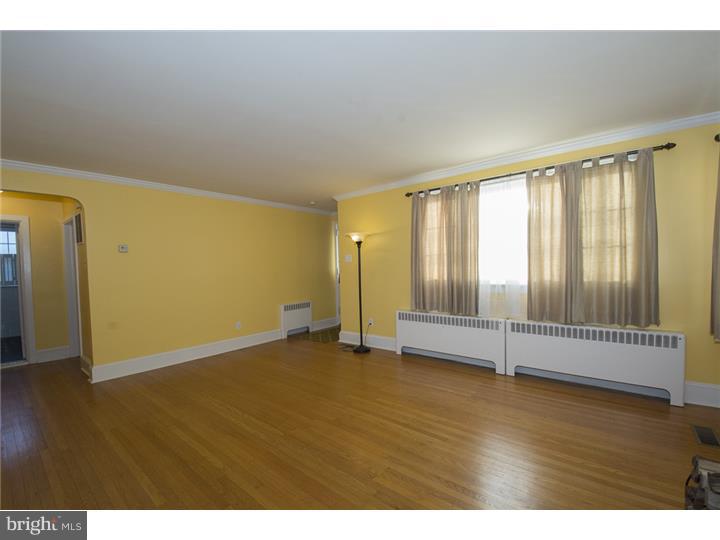8011 Ridge Avenue Philadelphia, PA 19128 - Photo 3 of 18 Living Room