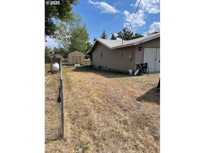 704 North Russell Street Joseph, OR 97846 - Photo 8 of 8 a backyard of a house