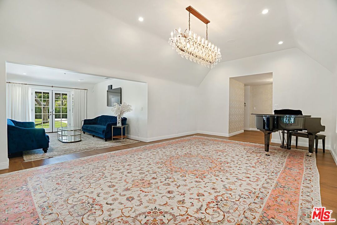 507 Foothill Road Beverly Hills, CA 90210 - Photo 11 of 36