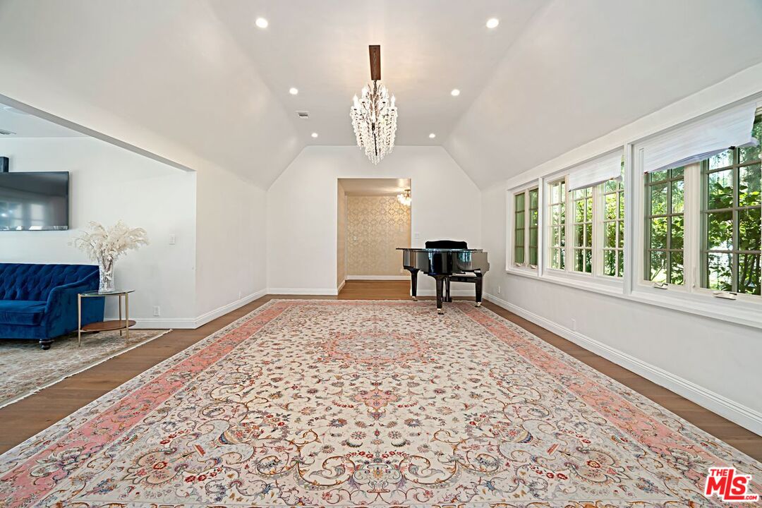 507 Foothill Road Beverly Hills, CA 90210 - Photo 12 of 36