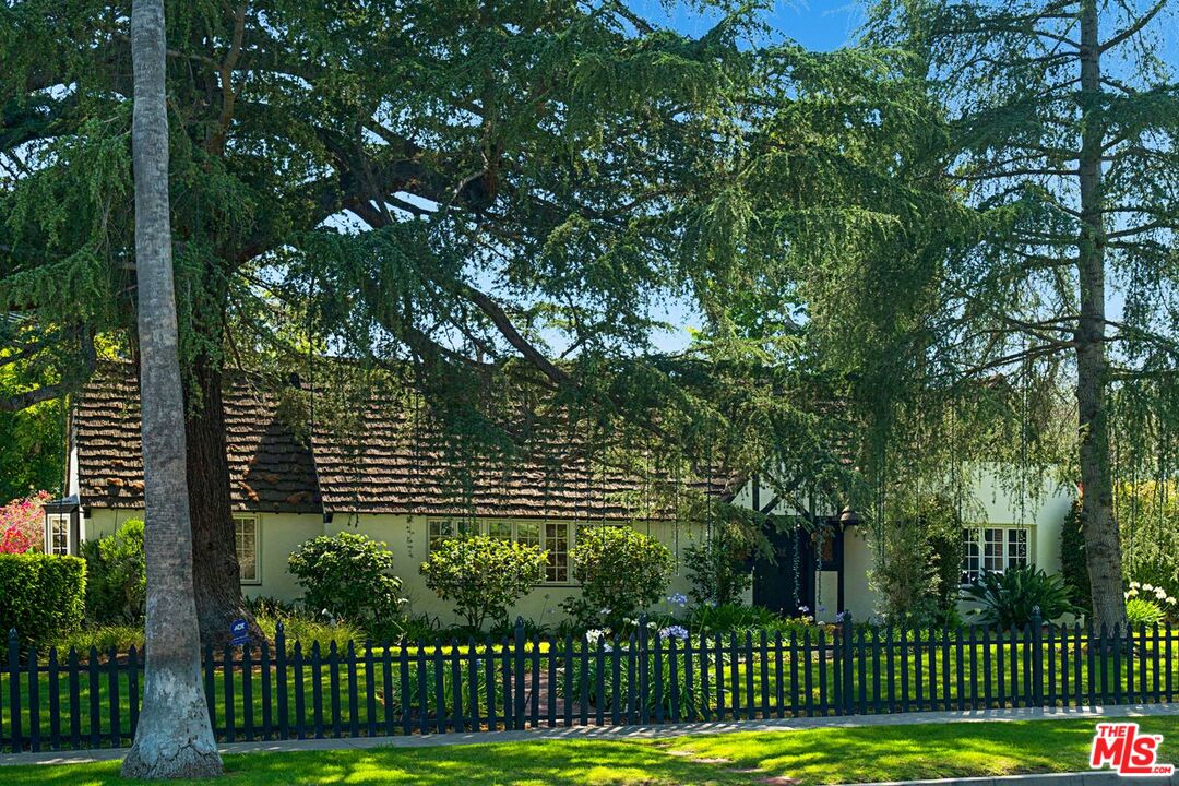 507 Foothill Road Beverly Hills, CA 90210 - Photo 2 of 36