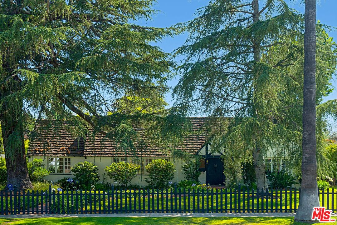 507 Foothill Road Beverly Hills, CA 90210 - Photo 3 of 36