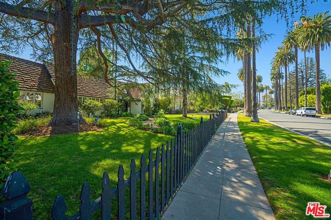 507 Foothill Road Beverly Hills, CA 90210 - Photo 6 of 36