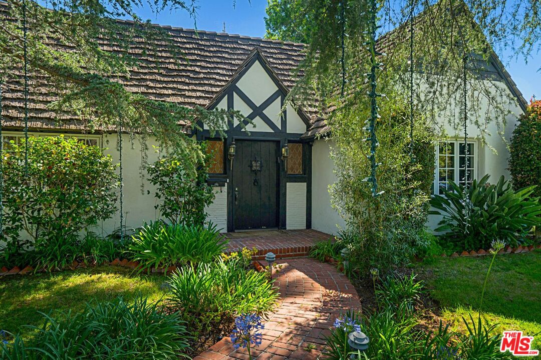 507 Foothill Road Beverly Hills, CA 90210 - Photo 8 of 36