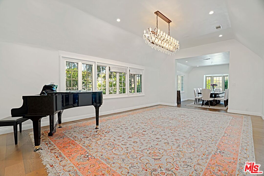 507 Foothill Road Beverly Hills, CA 90210 - Photo 10 of 36