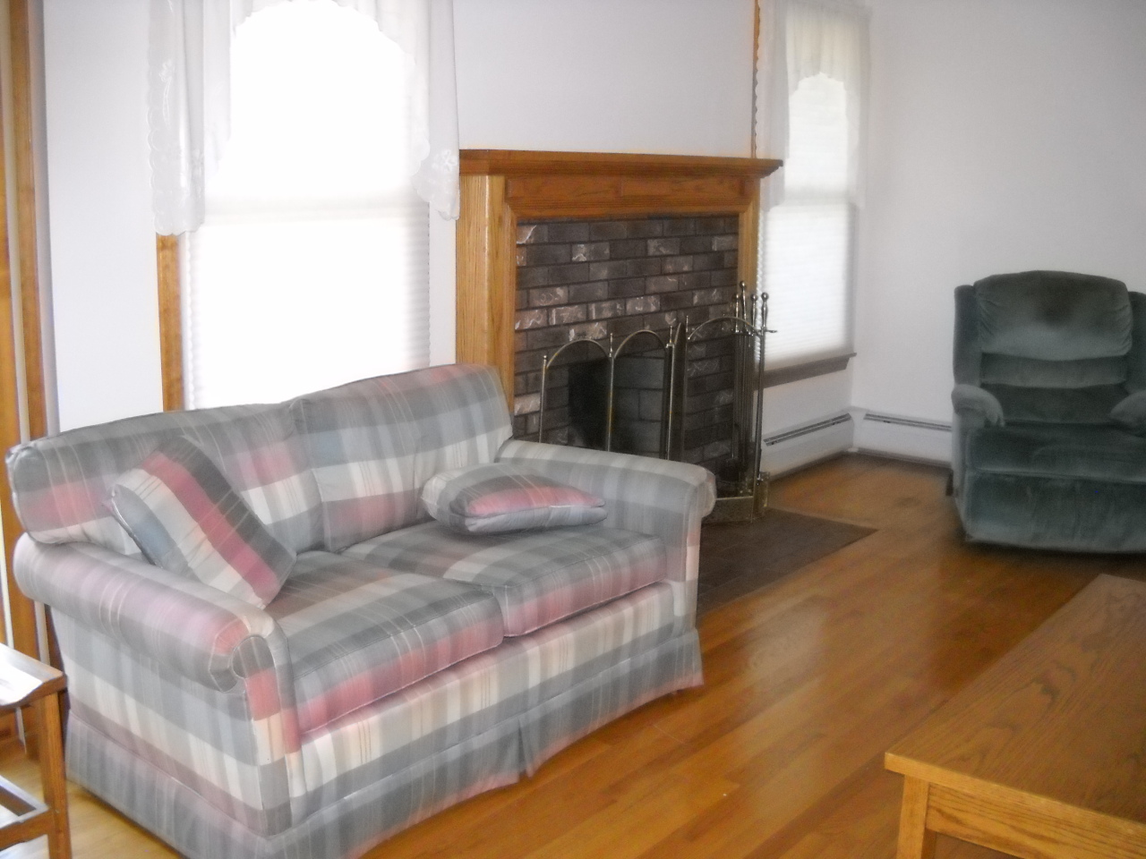 686 Pecks Road Pittsfield, MA 01201 - Photo 7 of 17 Living room