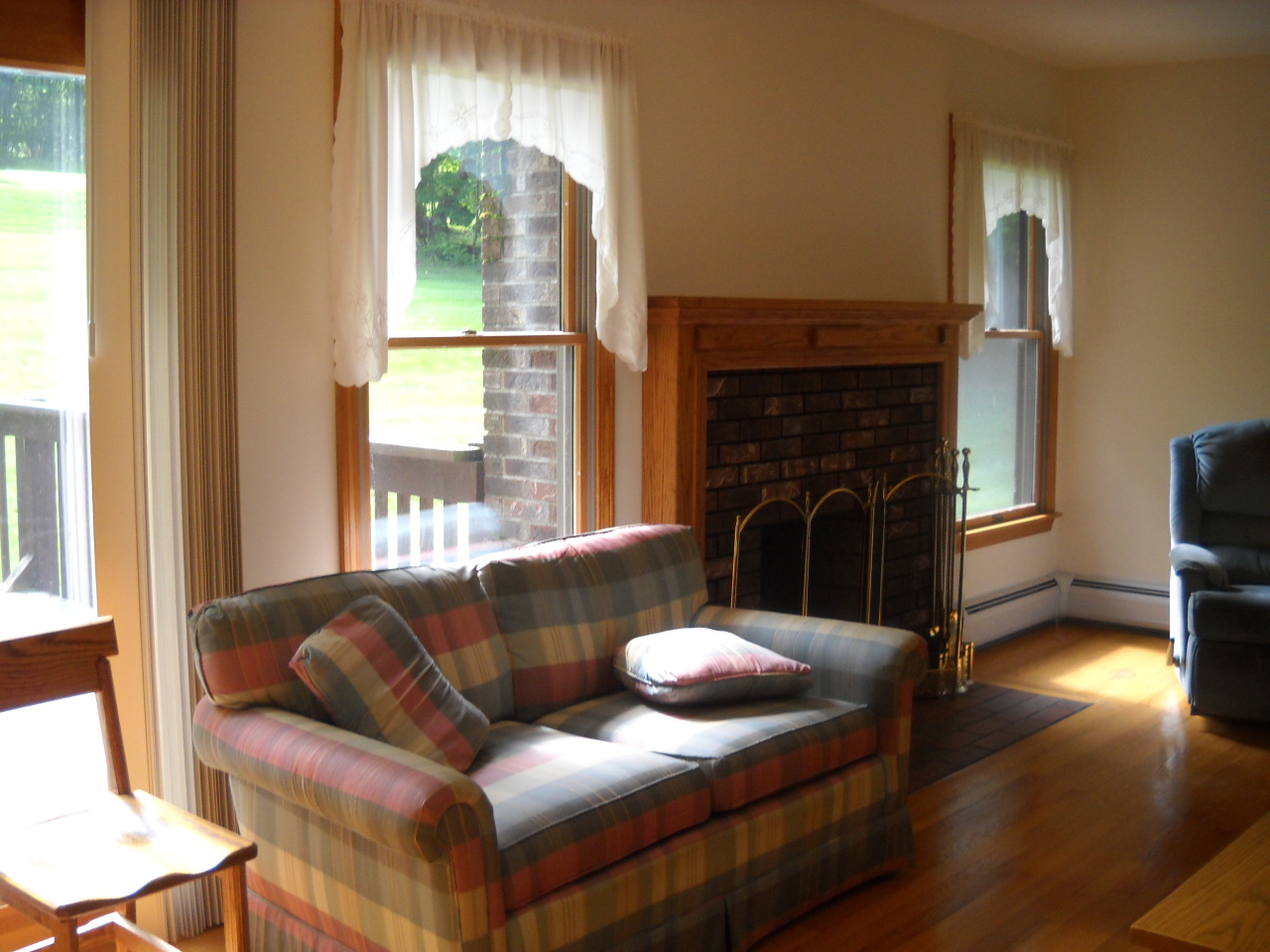 686 Pecks Road Pittsfield, MA 01201 - Photo 9 of 17 Living room