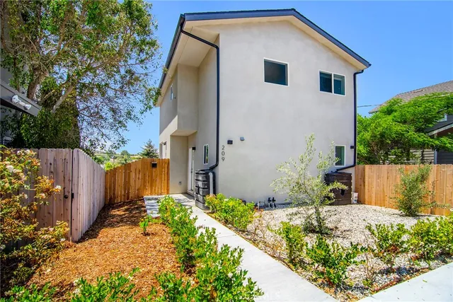 $3,400 | 209 Canyon Road, Newbury Park, CA 91320