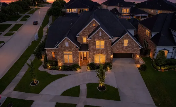 $869,000 | 5303 Briarcliff Lane, Fulshear, TX 77441