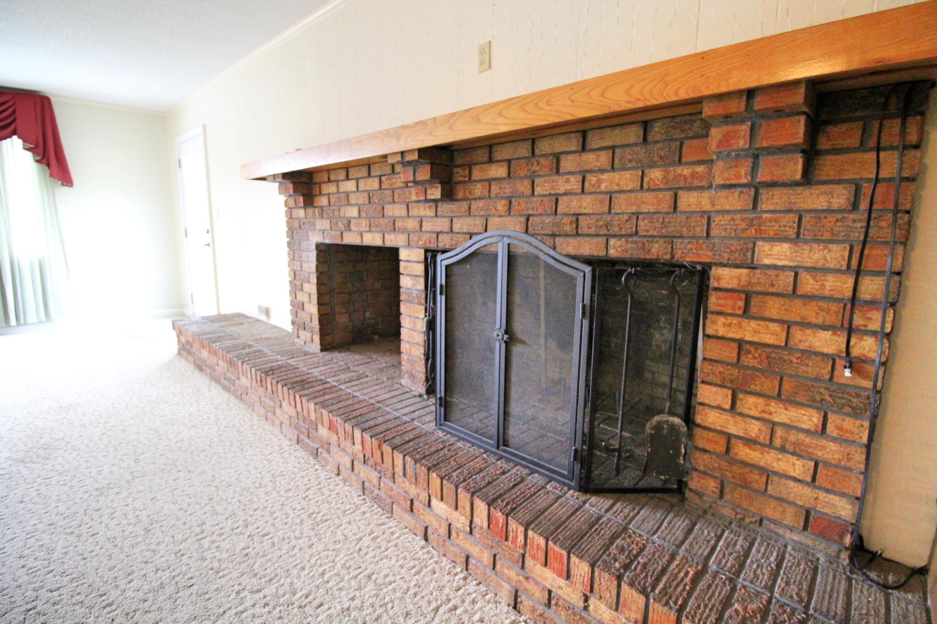 189 Devaughn Road Lucedale, MS 39452 - Photo 34 of 46 Family Room/ Den