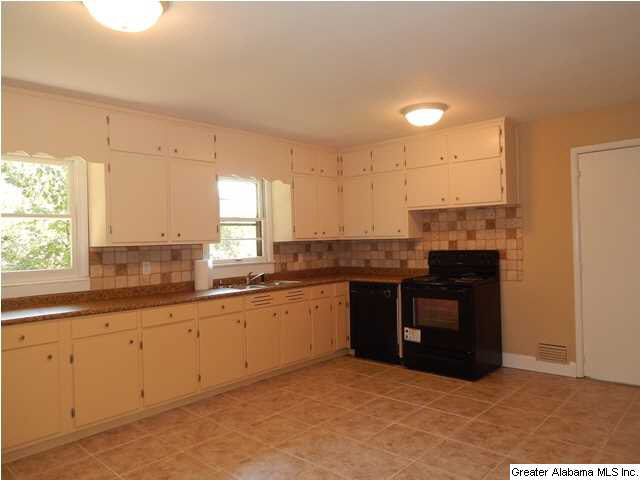 305 Garden Hill Road Gardendale, AL 35071 - Photo 12 of 32