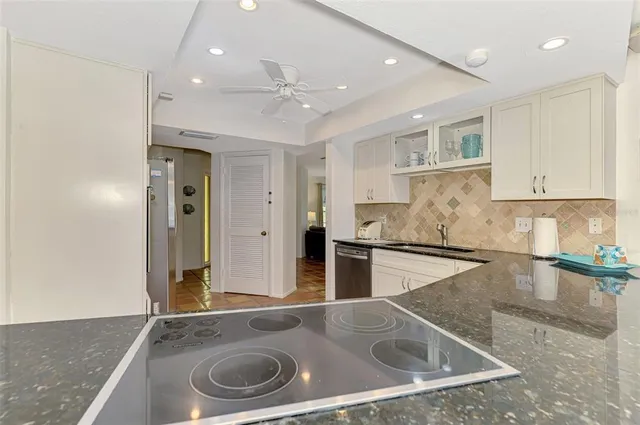 $5,000 | 4946 Commonwealth Drive, Sarasota, FL 34242