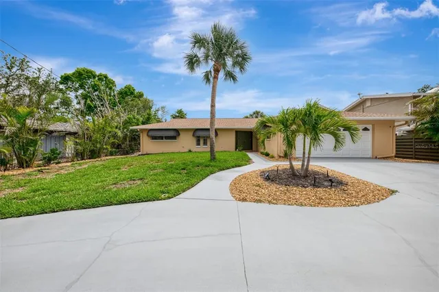 $5,000 | 4946 Commonwealth Drive, Sarasota, FL 34242
