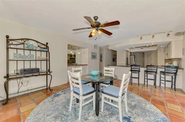 $5,000 | 4946 Commonwealth Drive, Sarasota, FL 34242