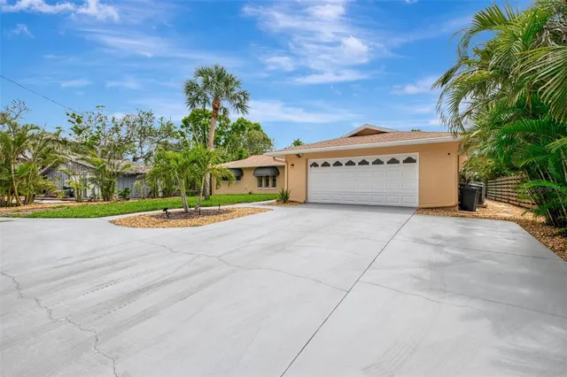 $5,000 | 4946 Commonwealth Drive, Sarasota, FL 34242