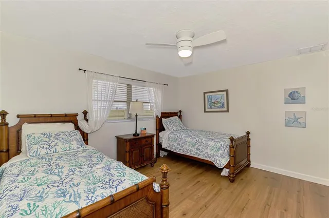 $5,000 | 4946 Commonwealth Drive, Sarasota, FL 34242